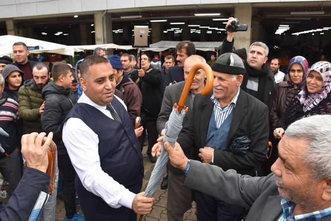 Mersin Tarsus'ta Pazarda ve Markette File, Pazar Arabası ve Şemsiye Dağıtıldı