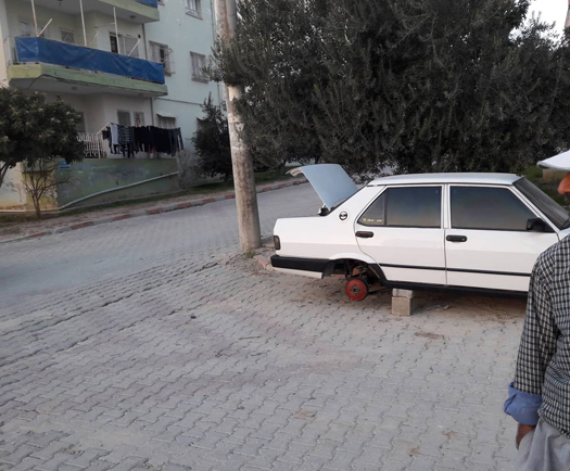 Mersin Tarsus Altaylılar Mahallesinde Otomobillerin Lastikleri Çalındı