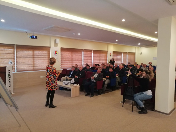 Tarsus'ta 1000 Çiftçi 1000 Bereket Projesi Kapsamında Üreticilere Çiftlik Yönetim Sistemi Anlatıldı