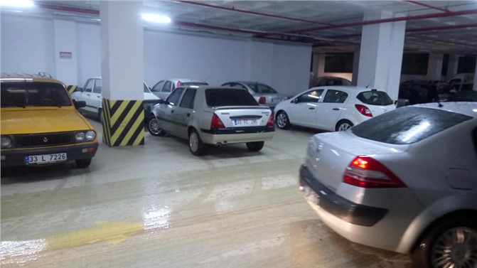 Batı Mersin'de Şiddetli Yağış Başladı! Araçlar Kapalı Otopark ve Kapalı Semt Pazarlarına Koyuldu