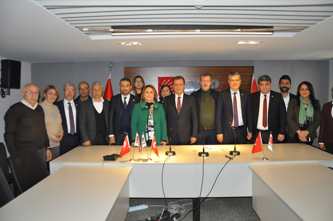 4 Milletvekilinden CHP Mersin Büyükşehir Adayı Vahap Seçer’e Destek Ziyareti