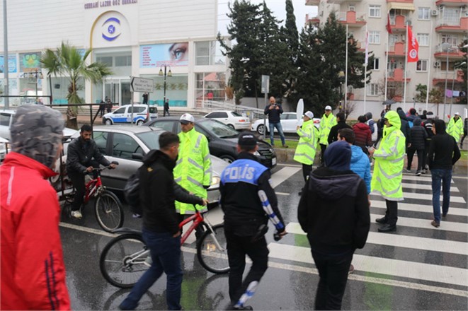 Mersin’de; “Öncelik Hayatın, Öncelik Yayanın” Eylemi