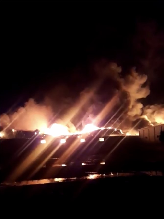 Mersin Tarsus Yenice’deki Bir Plastik Kasa Fabrikasında Gece Yarısı Yangın Çıktı