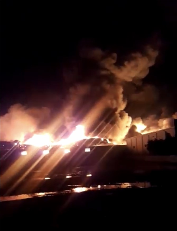 Mersin Tarsus Yenice’deki Bir Plastik Kasa Fabrikasında Gece Yarısı Yangın Çıktı