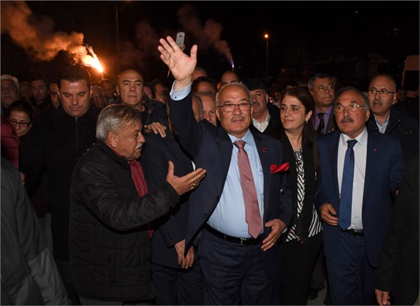 Başkan Burhanettin Kocamaz’ın Ülküköy Ziyareti Miting Havasında Geçti