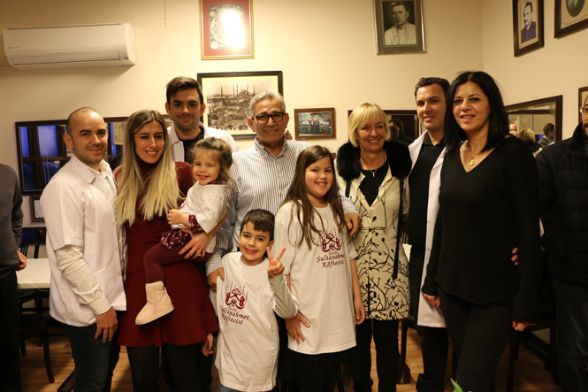 Ünlü Köfteci Emekliye Ayrıldı