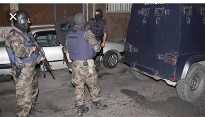 Mersin Tarsus'ta 15 Şubat Akşamı Eylem Yapan, Terör Örgütü Sempatizanı 14 Kişi Yakalandı