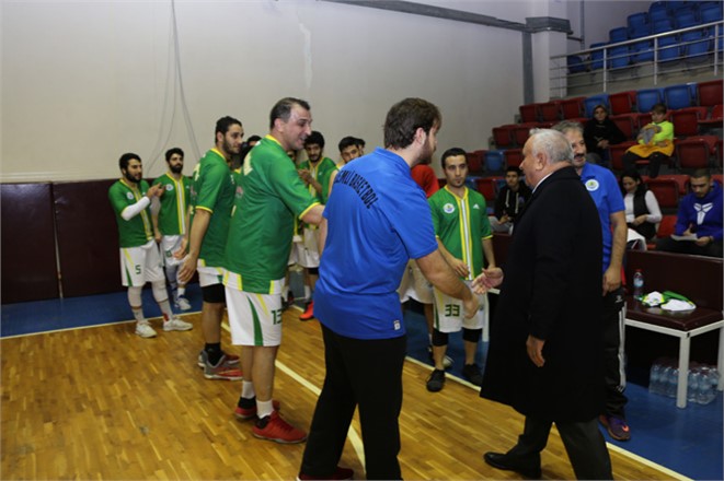 Belediye Basketbol Takımı, Şampiyonluk Kupasını Kaldırdı