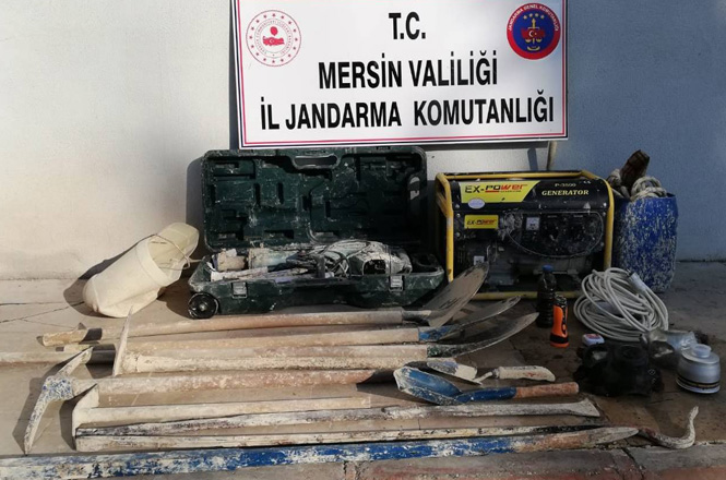 Mersin Silifke'de Defineciler Jandarmaya Yakalandı