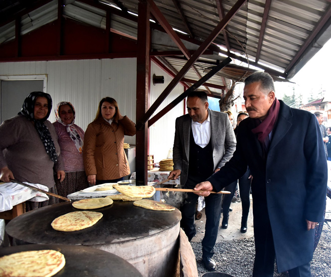 Başkan Tuna, Mersin’i Karış Karış Geziyor