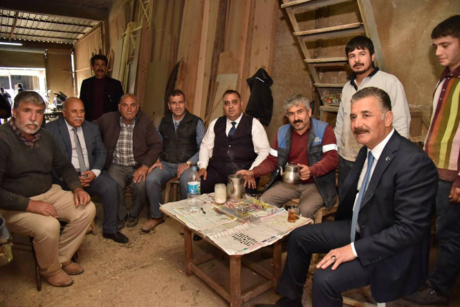 Başkan Hamit Tuna, Tarsus’ta Esnaf ve Vatandaşlarla Kucaklaştı