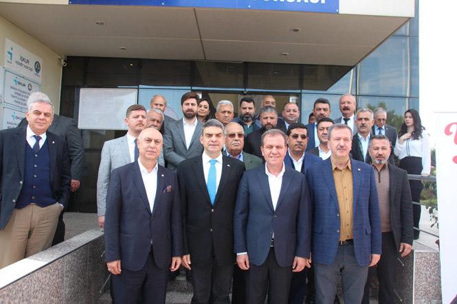 Tarsus'taki Ziyaretlerinde Konuşan CHP Büyükşehir Adayı Vahap Seçer, ''Bu Eşitsizliği Gidermemiz Lazım''