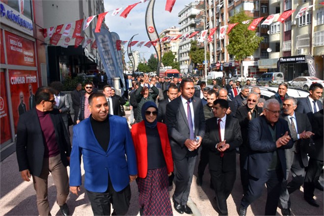 Tarsus Belediye Başkanı Can, Gittiği Her Yerde Sevgiyle Karşılanıyor