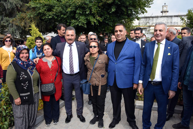 Tarsus Belediye Başkanı Can, Gittiği Her Yerde Sevgiyle Karşılanıyor