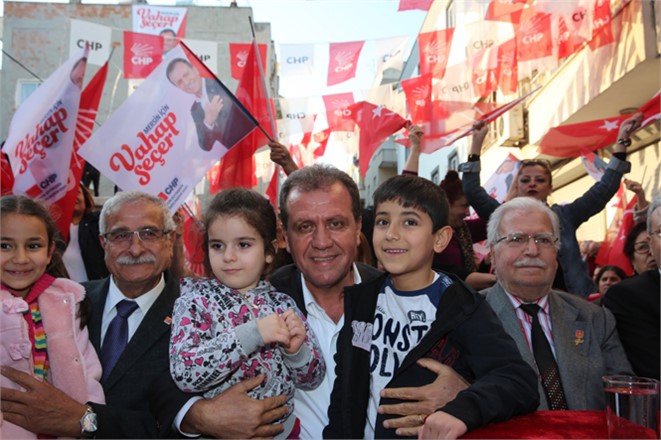 CHP Mersin Büyükşehir Belediye Başkan Adayı Vahap Seçer, Farkı Açtıklarını Söyledi