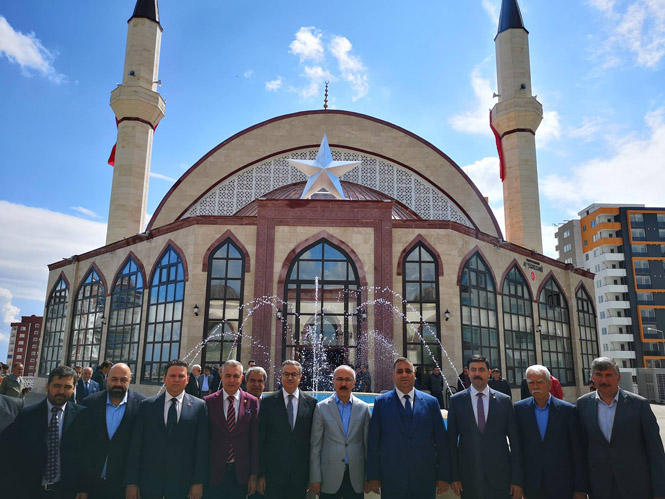 Mersin Tarsus'ta, Belediye Tarafından Yapımı Tamamlanan Alt Kısmında Okuma Salonu Bulunan Ay Yıldız Cami Törenle Açıldı