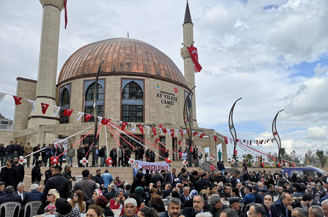 Mersin Tarsus'ta, Belediye Tarafından Yapımı Tamamlanan Alt Kısmında Okuma Salonu Bulunan Ay Yıldız Cami Törenle Açıldı