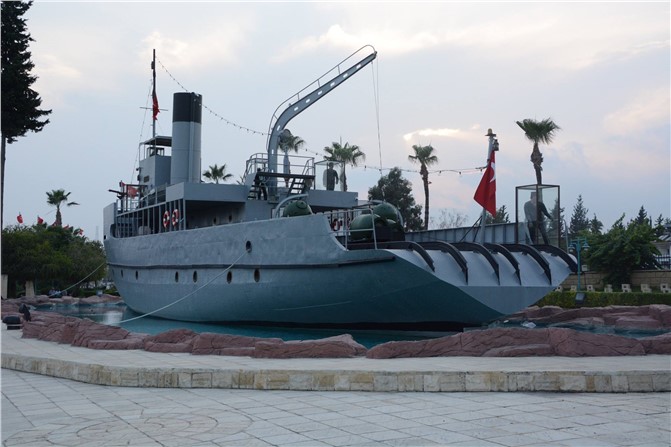 Çanakkale Ruhu 17 Yıldır Tarsus'ta Yaşıyor, Nusrat Mayın Gemisi Tarsus'ta Ziyaretçilerini Ağırlıyor
