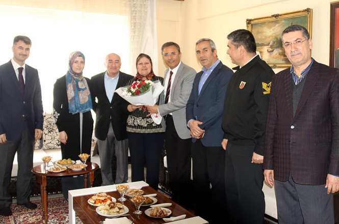 Akdeniz Belediye Başkanı Muhittin Pamuk, Şehit Ailelerini Ziyaret Etti
