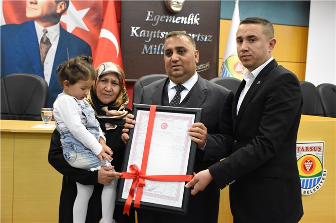 Tarsus Belediyesi 73 Şehit Ailesine Ücretsiz Konutların Tapusunu Teslim Etti Gözyaşları Sel Oldu