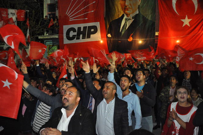 CHP Mersin Büyükşehir Belediye Başkan Adayı Vahap Seçer, Gülnar’da Coşkulu Mitingde Konuştu