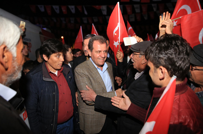 CHP Mersin Büyükşehir Belediye Başkan Adayı Vahap Seçer, Gülnar’da Coşkulu Mitingde Konuştu