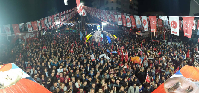 Tarsus'ta 27 Mart Çarşamba Akşamı Gerçekleşen Zafer Yürüyüşünde Onbinler Sel Oldu Aktı