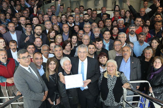 CHP'li Mezitli Belediye Başkanı Neşet Tarhan, Yeni Dönem İçin Mazbatasını Aldı