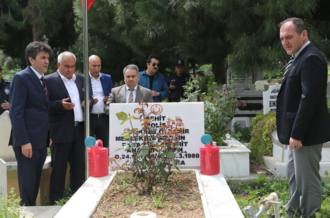 Erdemli Belediye Başkanı Tollu’dan Anlamlı Haftada Şehitlik Ziyareti