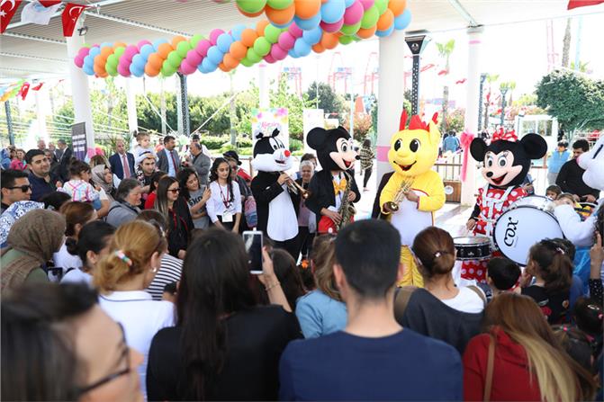 Mersin Büyükşehir Belediye Başkanı Seçer Çocuk Festivali’nde Minikler İle Bir Araya Geldi
