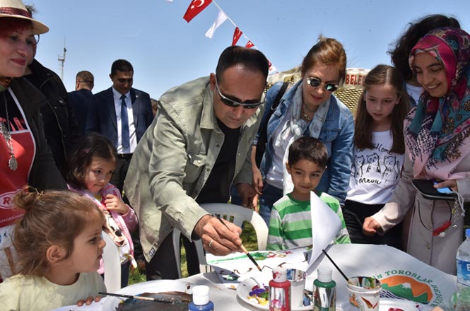 Başkan Yılmaz, 23 Nisan’da Çocukları Sevindirdi