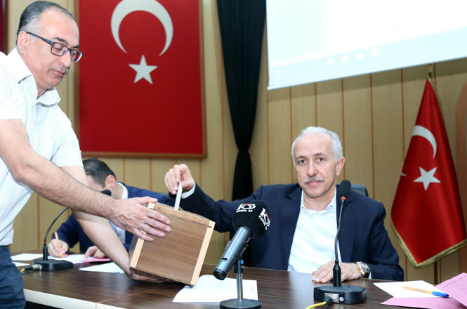 Akdeniz Belediye Başkanı M. Mustafa Gültak’tan, Meclis Üyelerine Çağrı: “Akdeniz’in Kaderini Değiştirmek İçin Gelin Birlik Olalım"