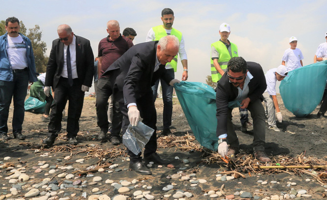 Akdeniz Belediye Başkanı Gültak, 5 Ülkeden Gelen Öğrencilerle Çöp Topladı