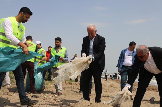 Akdeniz Belediye Başkanı Gültak, 5 Ülkeden Gelen Öğrencilerle Çöp Topladı