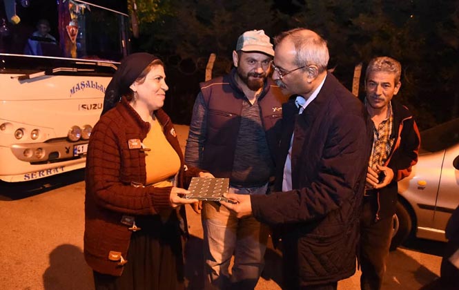 Başkan Bozdoğan'dan Anneler Günü Sabahında İşçi Kadınlara 'Anneler Günü' Sürprizi