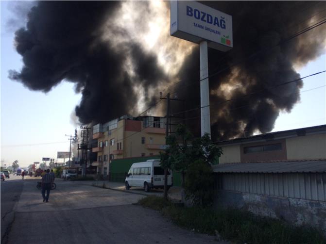 Fabrika Yangını: Tarsus Mersin Arasında Bağlarbaşı Mevkiinde Kurulu Olan Strafor Fabrikasında Yangın Çıktı