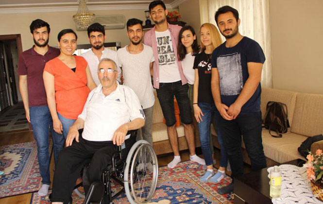 Mersin Silifke'de Öğrencilerden Tekerlekli Sandalye Yardımı