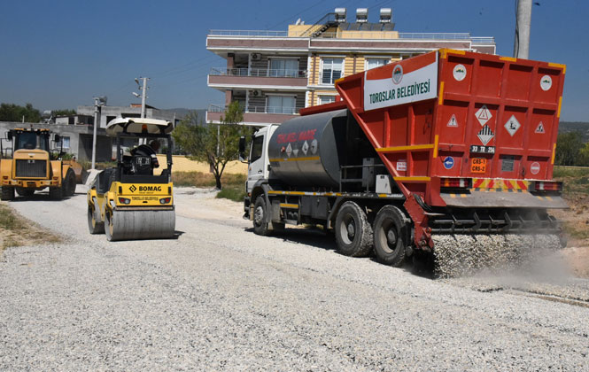 Toroslar’da Yol Yapım Çalışmaları Hız Kazandı