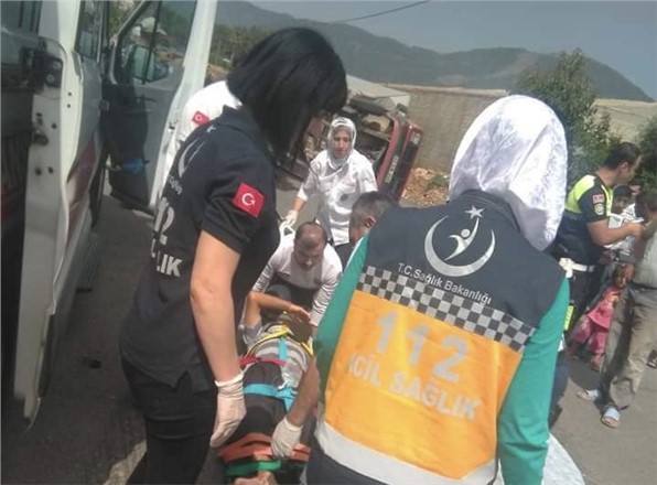 Mersin'in Bozyazı İlçesinde Meydana Gelen Trafik Kazasında 8 Kişi Yaralandı