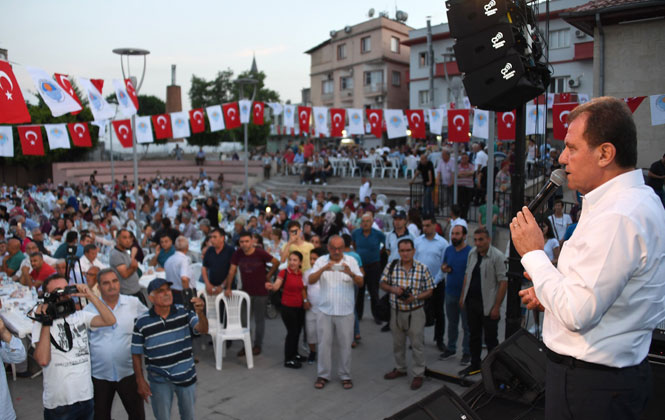 Başkan Seçer, Kadir Gecesi’nde İftarını Tarsus’ta Yaptı