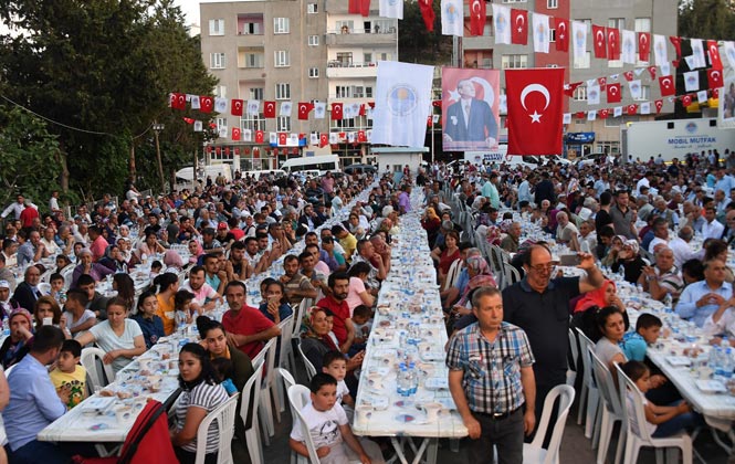 Binlerce  Gülnarlı İftarda Başkan Seçer’le Buluştu! Mersin Büyükşehir Gülnar'da İftar Sofrası Kurdu