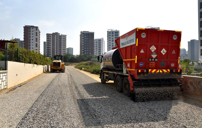 Toroslar’da Yol Bakım Çalışmaları Sürüyor