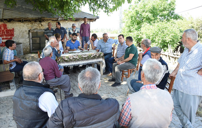 Tarsus Belediye Başkanı Dr. Haluk Bozdoğan, Beraberindeki Belediyedeki Yöneticilerden Oluşan Heyetle 10 Günde 100 Köy Gezdi