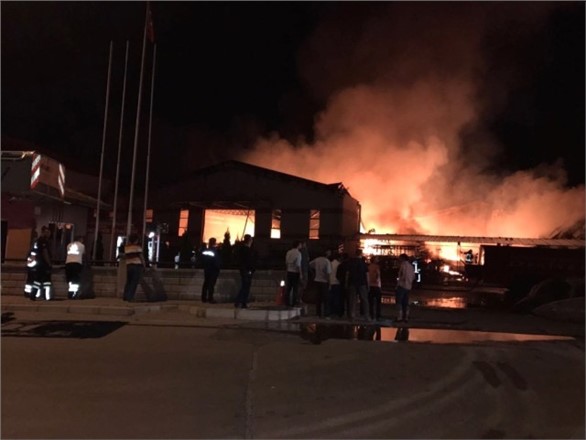 Mersin Tarsus Yenice Mahallesinde Fabrika Yangını
