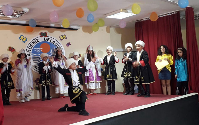Akdeniz Belediyesi Mahalle Evlerinde Tiyatro ve Halk Oyunu Kursları Başladı