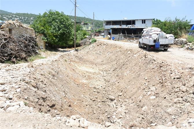 Mersin’in Tarsus İlçesi Çokak ve Çavuşlu Mahallelerinde Yaşanan Sel Felaketinin Yaraları Belediye Tarafından Sarıldı