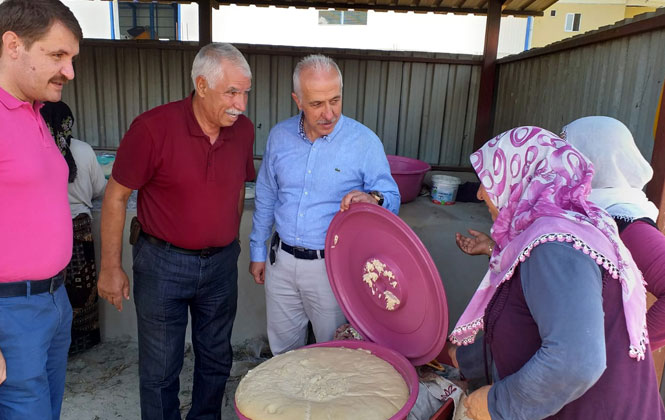 Akdeniz'de Tandırda Pişen İlk Ekmek Başkan Gültak’a İkram Edildi
