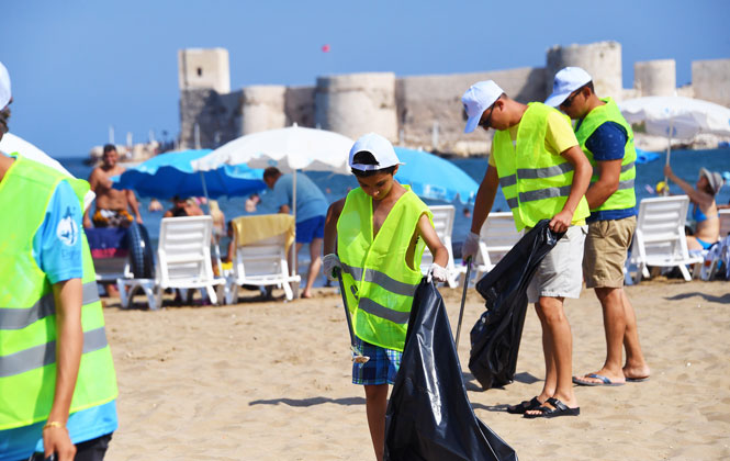 Kızkalesi Sahilinde Ödüllü Çöp Toplama Etkinliği, Mersin Büyükşehirden Farkındalık Yaratan Temizlik "Deniz Varsa Hayat Var"