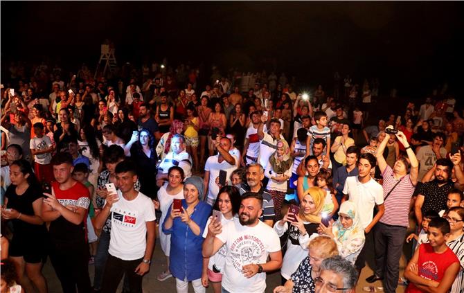 Mersin'de Şarkılar Denize Karşı Söyleniyor