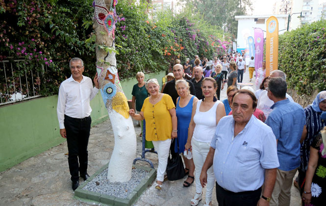 Mersin Mezitli'deki Bu Sokakta Her Şey Örgü Motifli! Örgülü Sokak' Açıldı